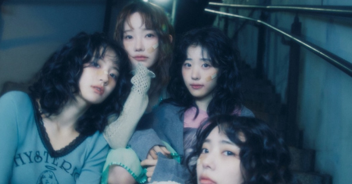 QWER 응원봉, 더보이즈 응원봉과 유사 논란… “법적 대응” vs “저작권 문제 없다” [종합]