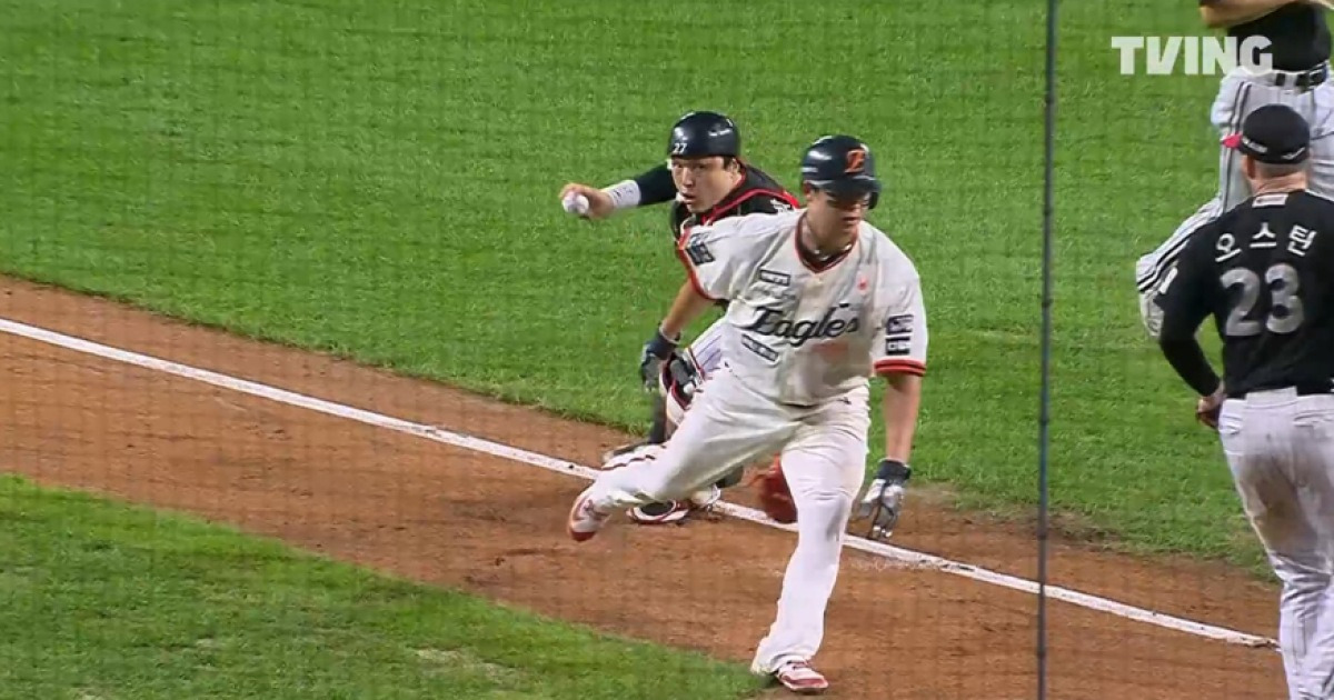 충격에 가까운 박동원의 빈 글러브 태그, LG 우승 매직넘버 '제자리걸음'