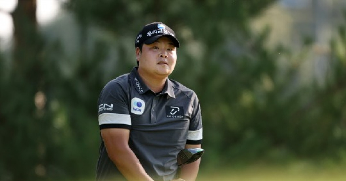 '3년여 만의 우승 청신호' 황중곤, 현대해상 인비테이셔널 2R 단독 선두...최경주는 컷 탈락