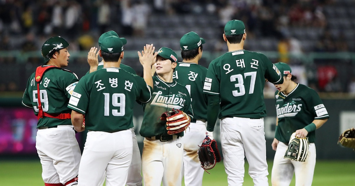 나흘 만에 ‘2.5게임 차→0.5게임 차’로 따라잡힌 SSG, 3위가 위태롭다