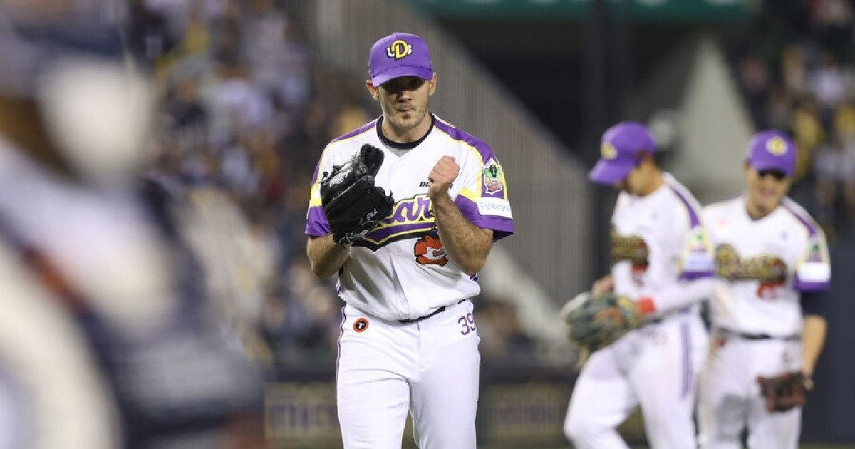 전반기 평범했는데, 후반기는 에이스…이대로 헤어지긴 아쉽잖아 "내년엔 어떻게 될지"