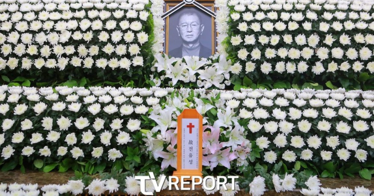 故 전유성 빈소… 가장 먼저 달려온 이홍렬, 주저앉아 펑펑 '오열'