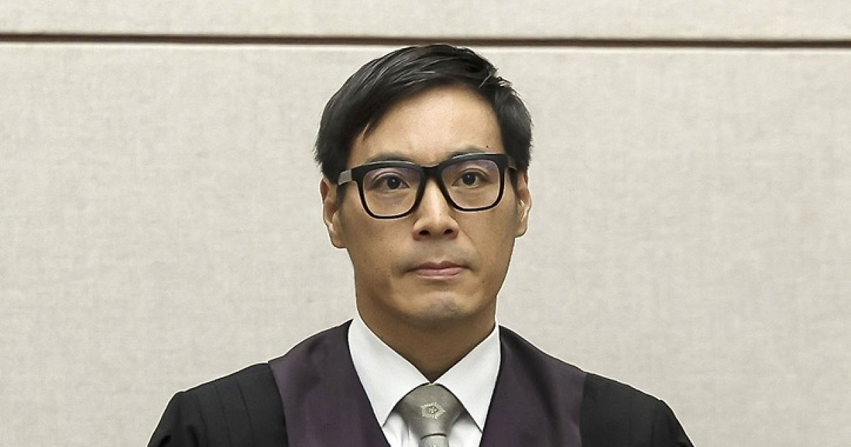 법정 입장한 백대현 부장판사