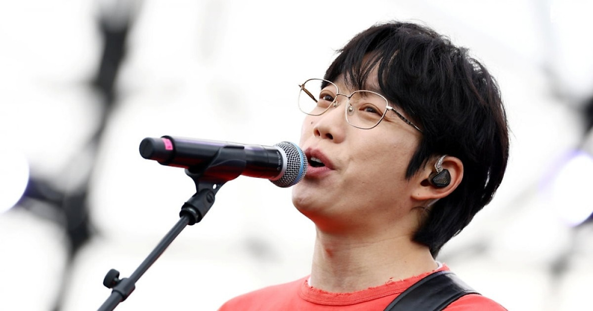 '더 시즌즈 MC' 10CM, 장범준 향해 ♥러브콜 보냈다…"'꼭 보고 싶어요" [ATA프렌즈]