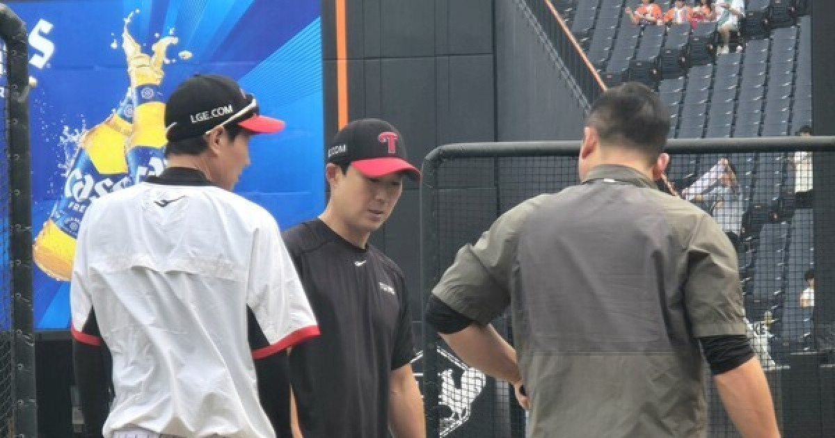 3루 런다운엔 룰만 있고 판독은 없다...LG 염경엽 감독의 항의가 던진 질문 [스춘 현장]