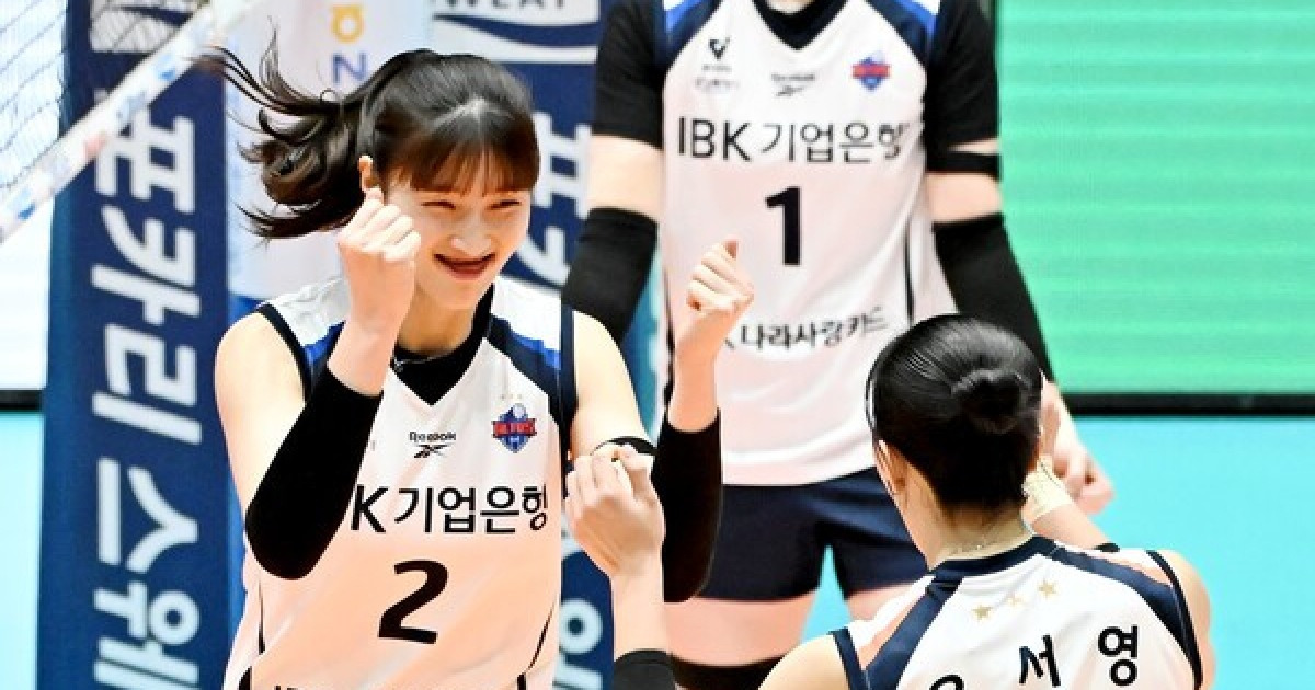 [STN 현장] '이주아-육서영 거침없는 맹공' IBK기업은행의 현대건설 폭격, '셧아웃 승→결승 진출'