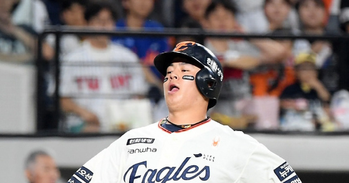 '32HR 거포' 명품 표정 연기에 '우승 포수'도 당했다…"원래 연기를 좀 잘해요"