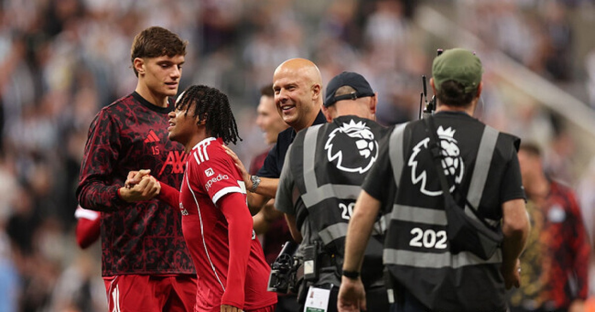 ‘리버풀 최고 유망주’ 은구모하, 프로 계약했지만 드레싱룸 출입 금지 처분… “슬롯의 결정은 아니야”