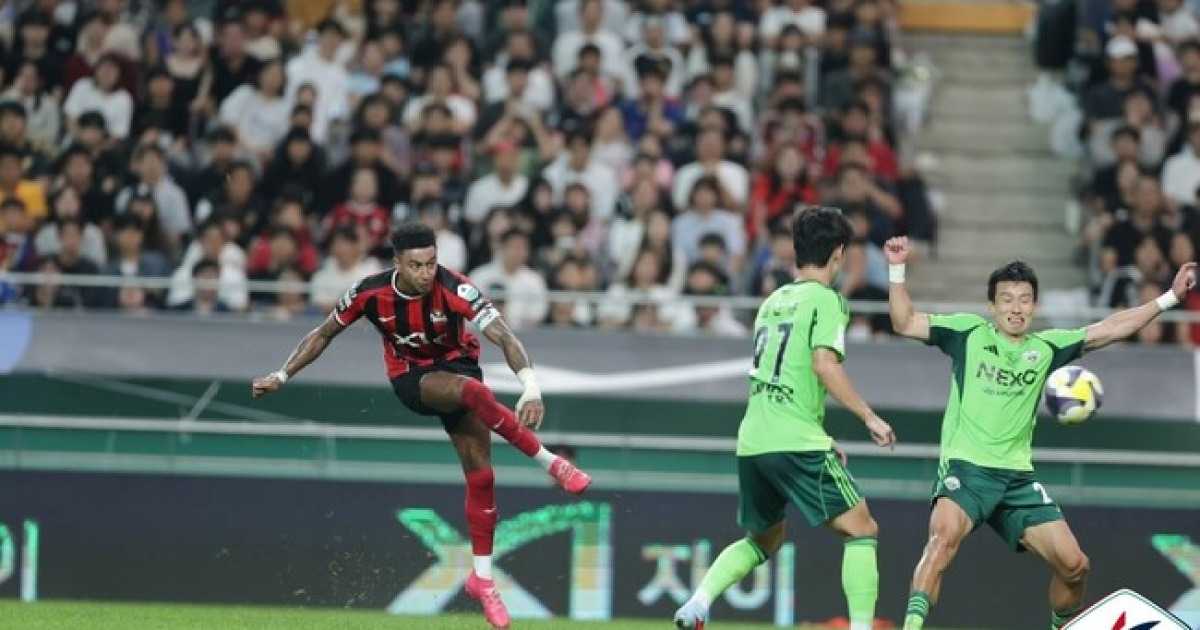 [k1.live] ‘광주전 결장→전북전 69분 교체’ 린가드, 물병 걷어차며 ‘분노’