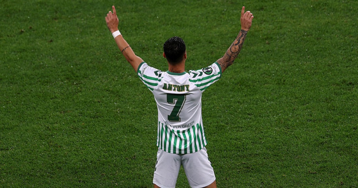 "구단 역사상 최고의 영입"... 맨유에서는 '계륵 취급' FW, 이적하자마자 '환골탈태'