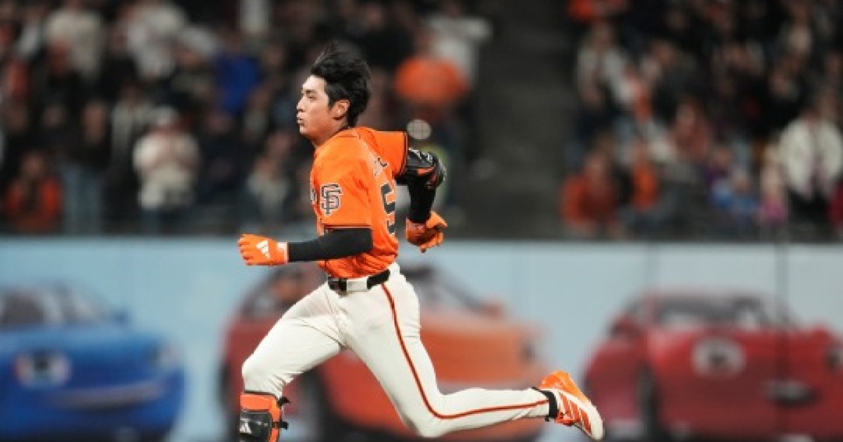 '이정후, 착각할 걸 착각해야지' 별 희한한 실책에 감독도 어이없어 해...아웃카운트 착각해 투아웃에 공 관중석으로 던져