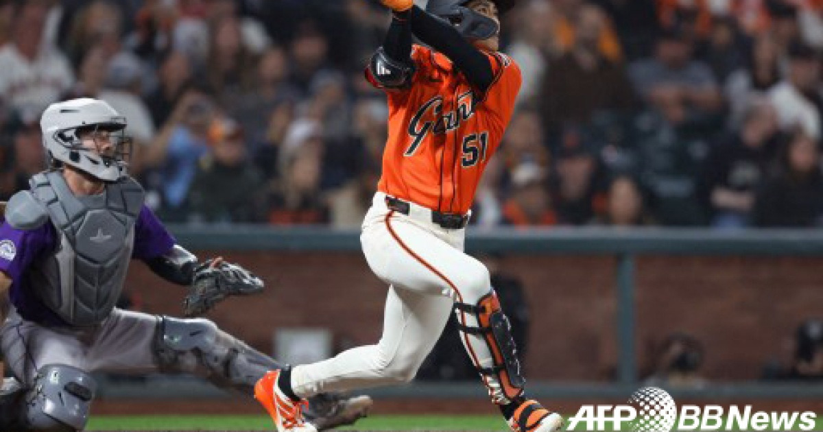 이정후, 시즌 12호 3루타 기록...2005년 이치로 기록과 타이 [MK현장]