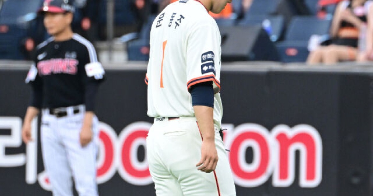 '한화 팬들도 당황' 안타-안타-안타-안타-폭투-홈런-안타-안타, 문동주 ⅔이닝 6실점 충격 강판…'이럴 수가' 최재훈도 교체 [MD대전]