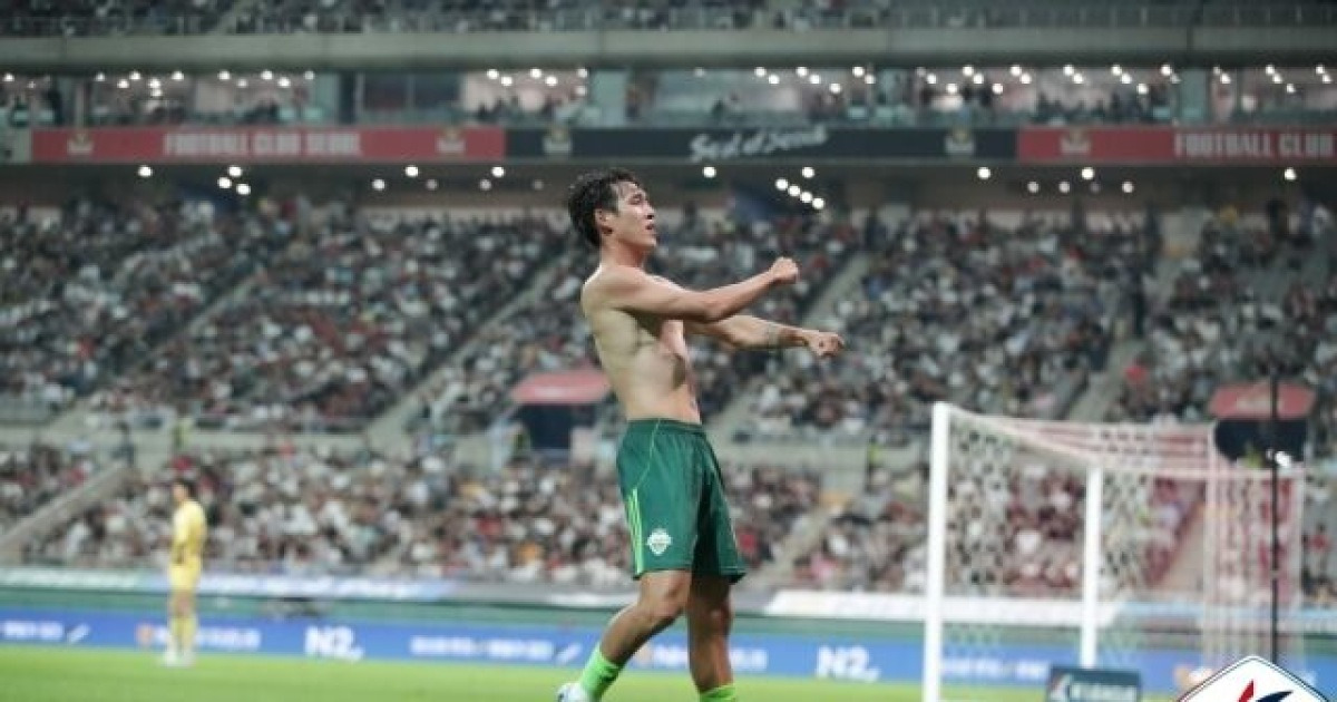 '행운의 추가시간 자책골' 서울, 패배 위기에서 극적인 탈출...'송민규 선제골' 전북과 1-1 무승부 [MD현장]