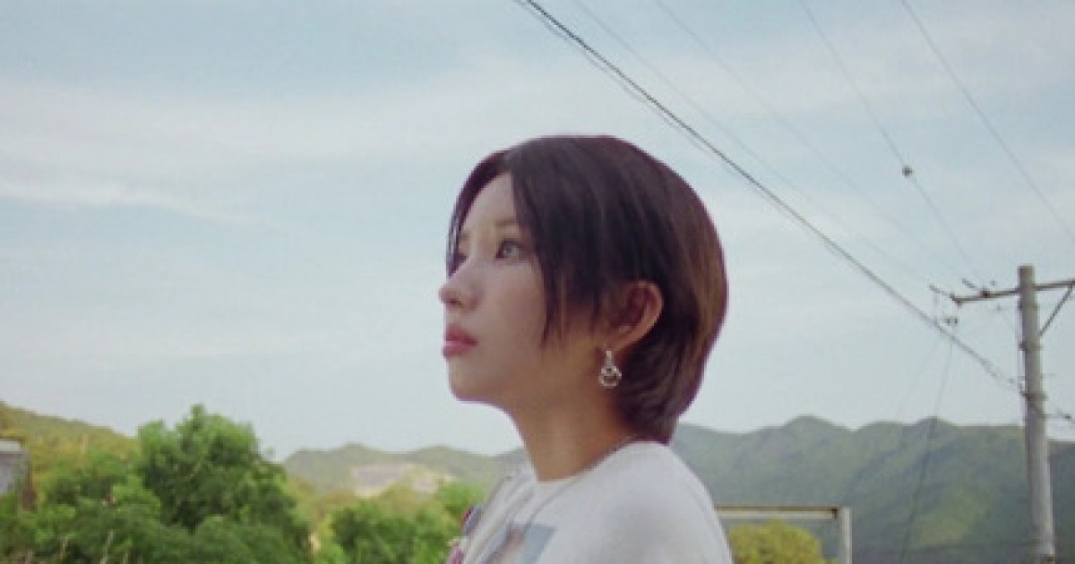 아이들, 일본 EP 타이틀곡 ‘어떡하지’ MV 티저…아날로그 감성