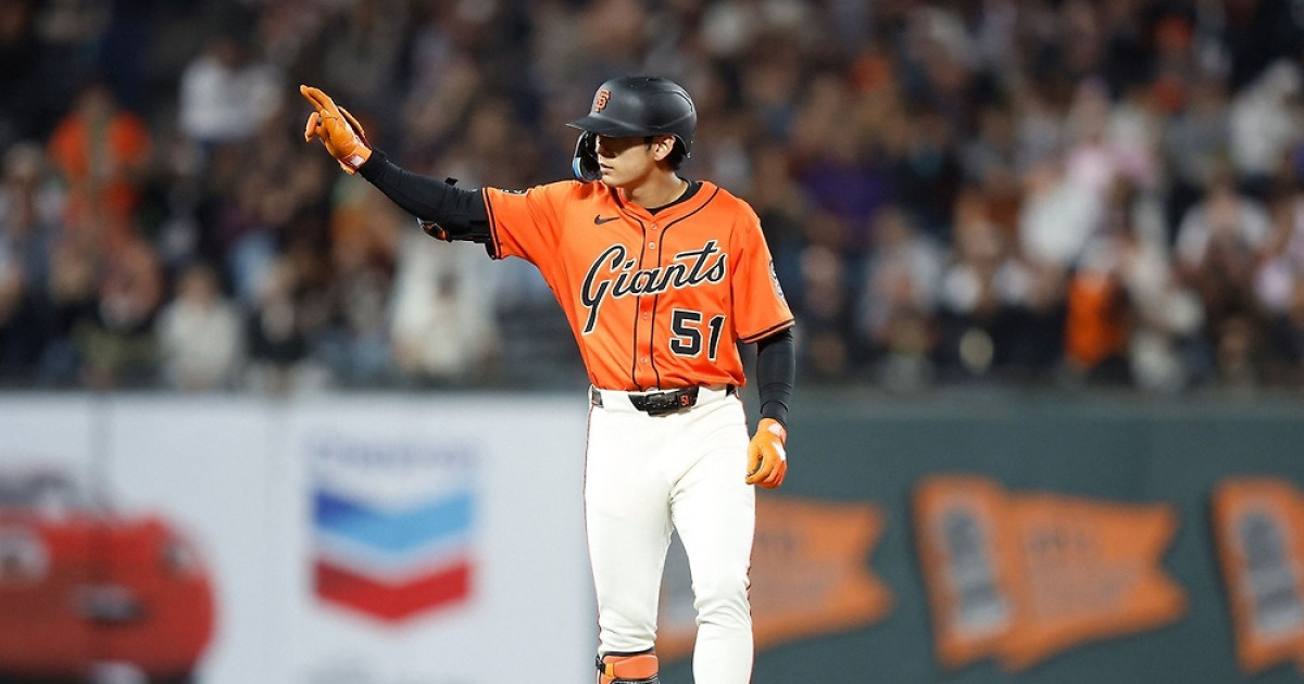 이정후, 시즌 12호 3루타···MLB 아시아 타자 단일시즌 최다 3루타 타이기록