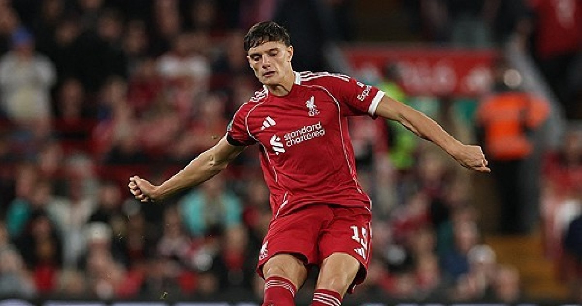 잘 나가는 리버풀 휘청? '판 데이크 대체자' 신예 DF, 데뷔전 부상→1년 이탈…겨울시장 英 국대 CB 수혈하나