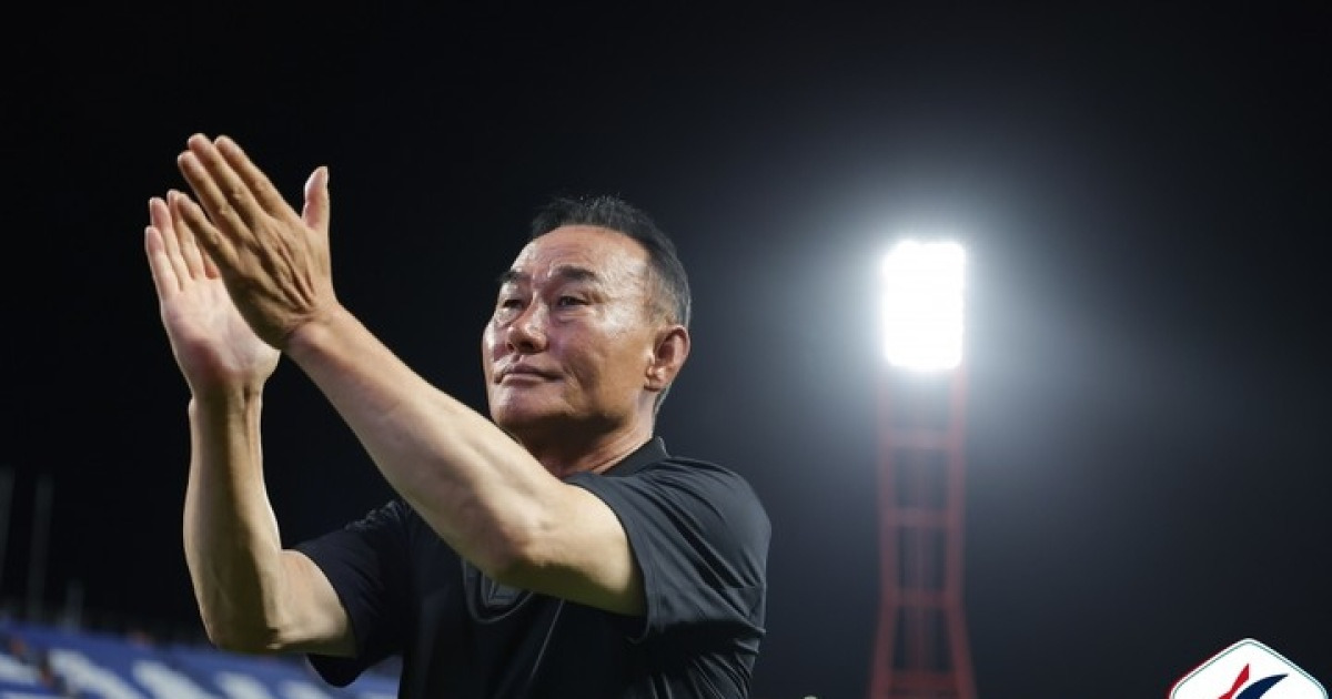 [공식] 김학범 감독, 성적 부진 이유로 자진 사임...제주, 김정수 수석코치 대행 체제 돌입