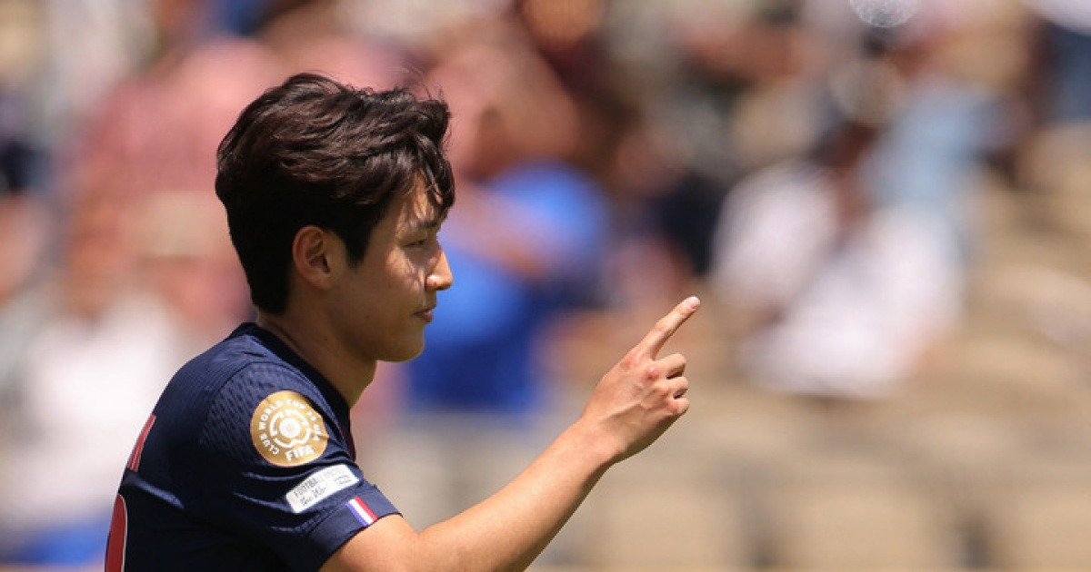 '이강인 선발 출전+2골 관여' PSG, 마르세유전 패배 딛고 오세르 2-0 제압...리그 선두 유지