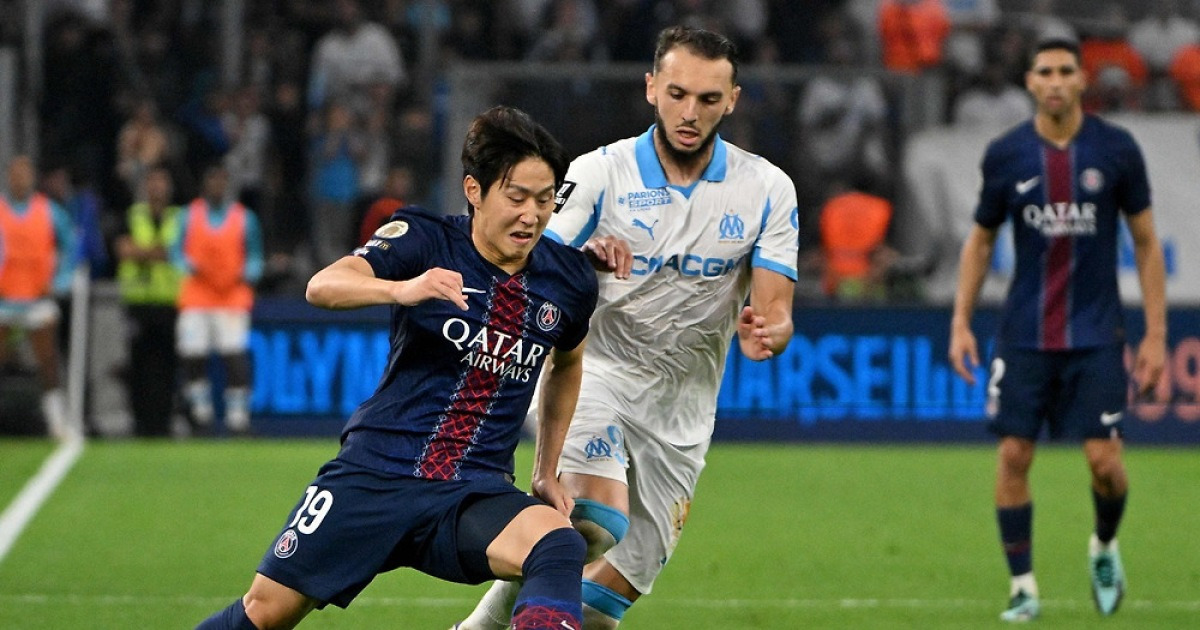 이강인 3경기 만에 선발 복귀, PSG는 오세르 2-0 제압