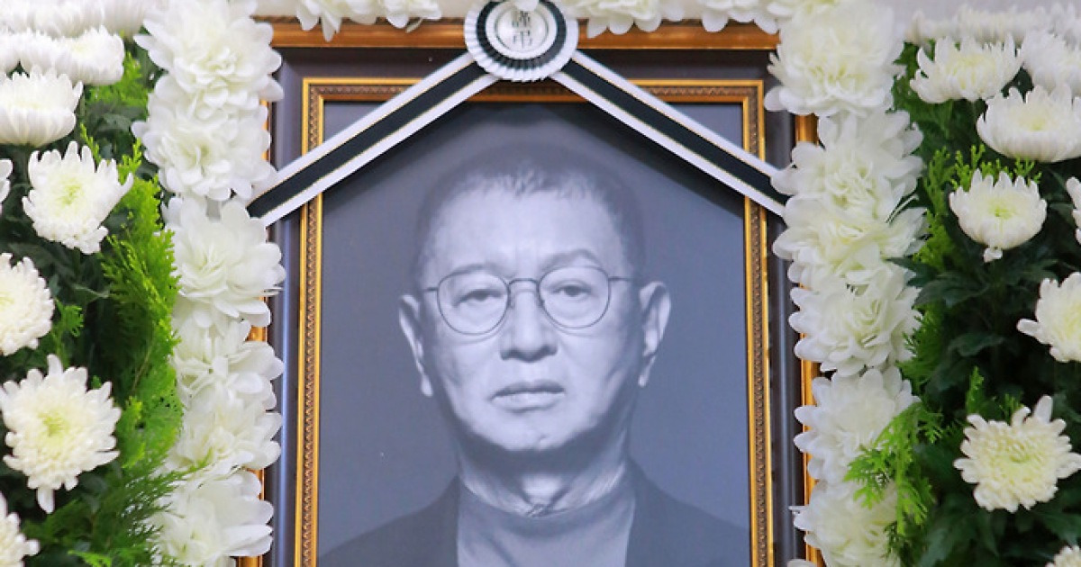 ‘숭구리당당’ 보며 웃으며 떠나다…개그계 대부 전유성, 애도속 영면