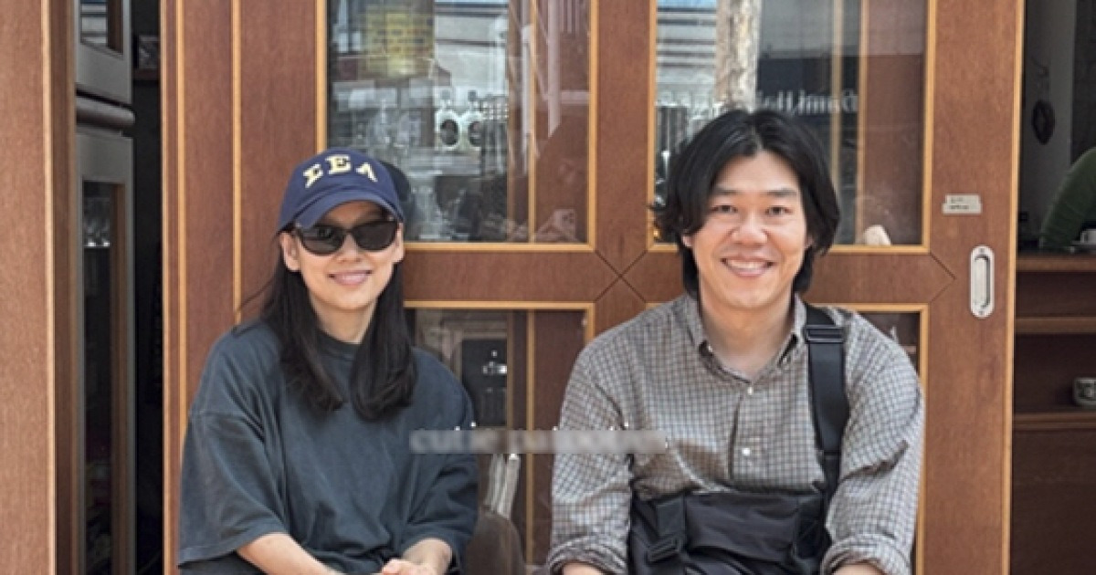 이효리, 주황색 양말도 소화...주말은 ♥이상순과 데이트하는 '요가 원장님'