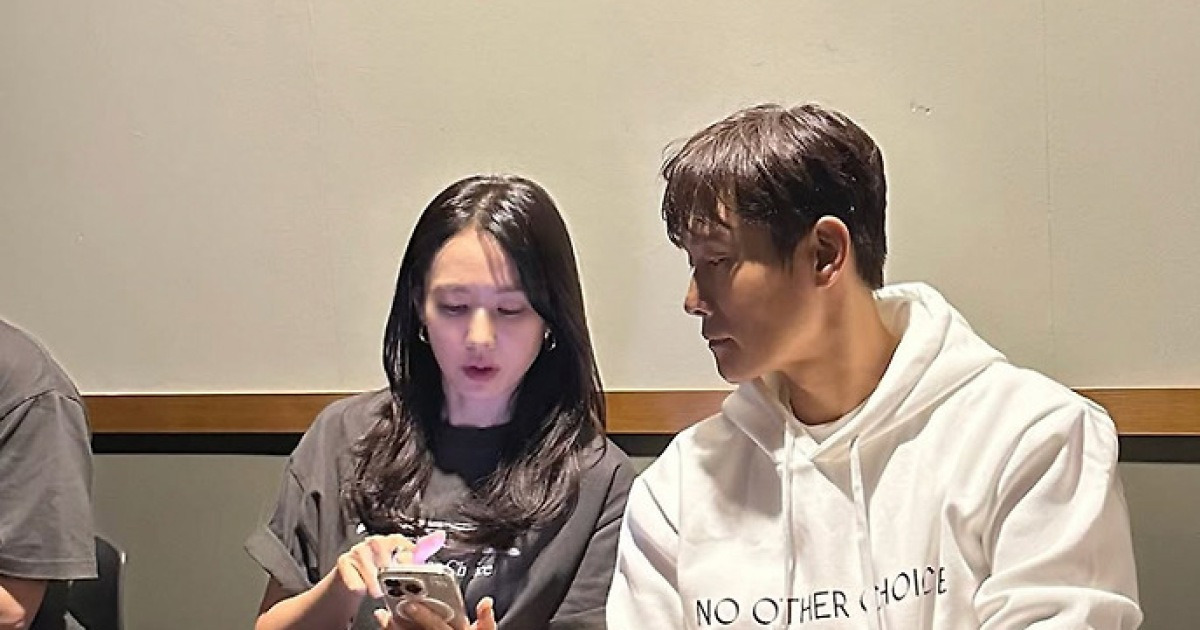 이병헌, ♥손예진과 다정한 투샷 