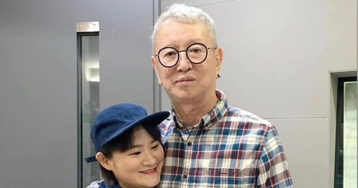 김신영, '개그 스승' 故 전유성 웃으며 보냈다…"나의 어른 교수님 편히 쉬세요"