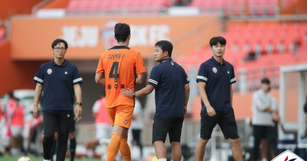 '퇴장퇴장퇴장 또 퇴장' 제주, '혼돈의 관중난입' 수원FC에 3-4 패배