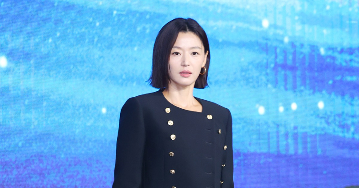 전지현 “강동원과 어른 멜로, 느낌이 좋았다”