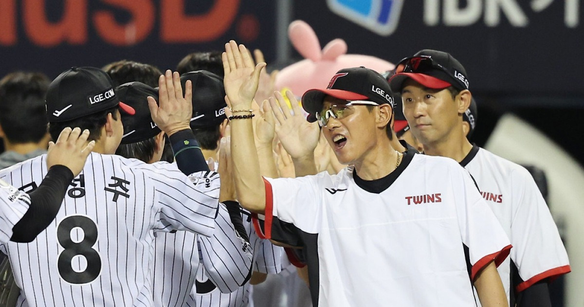 한화 초전박살 낸 염경엽 LG 감독 “그 어떤 경기보다 중요성 컸던 경기, 흐름 가져왔다”