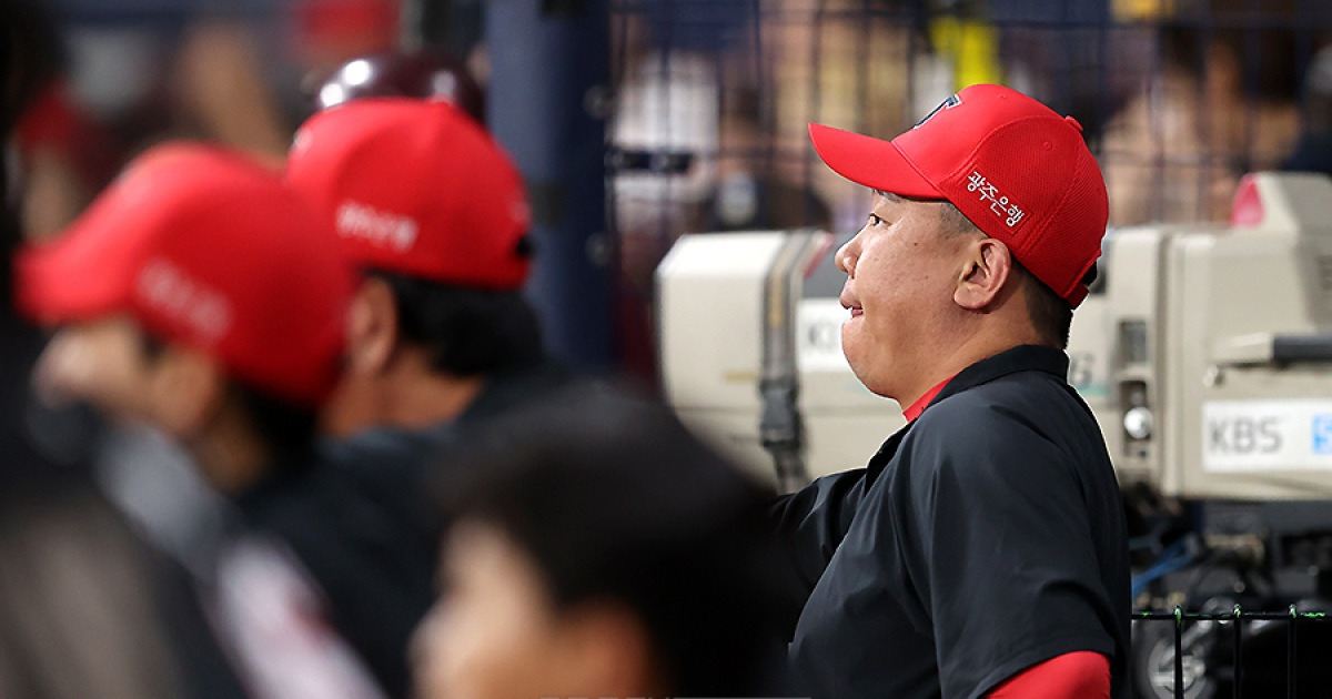 ‘그냥 8위 해’ KIA 팬들의 냉소, 하지만 이범호 체제 신임 변함없다… 우승 감독 반성은 어떤 결과로 이어질까