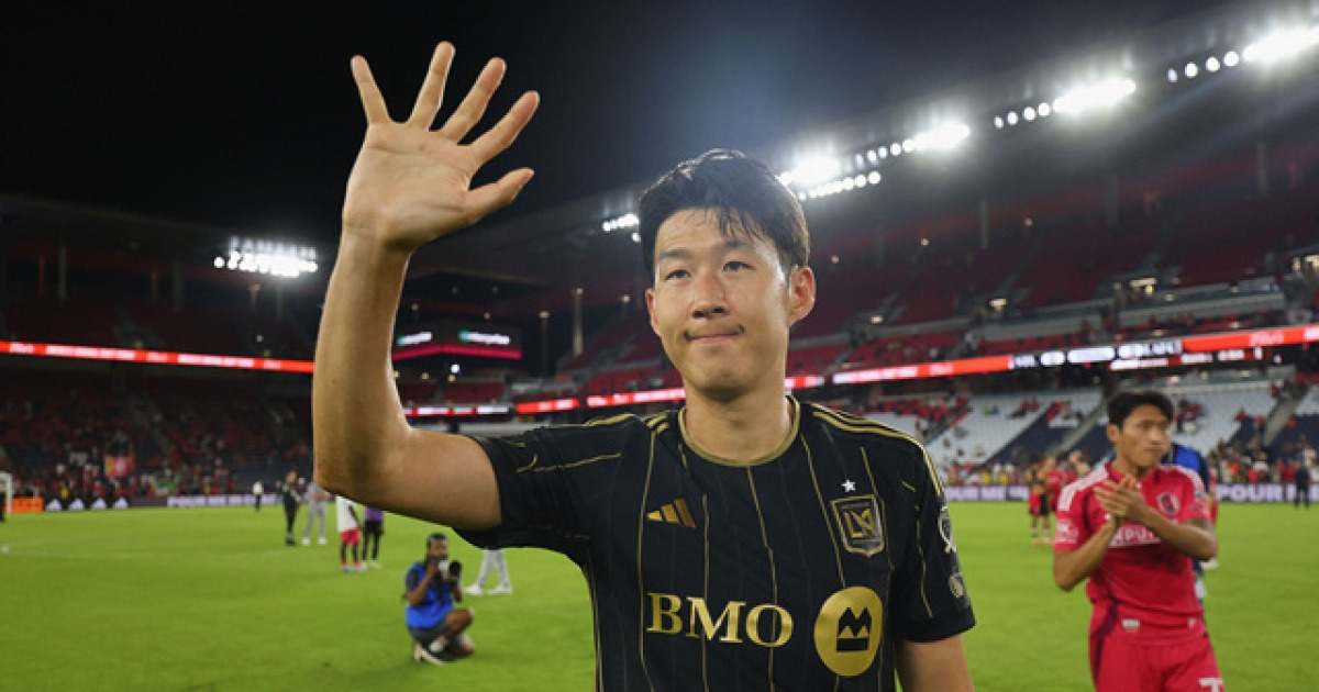 손흥민 또 멀티골 폭발→美도 안 믿긴다 "33살 선수가 4경기서 7골이라니"