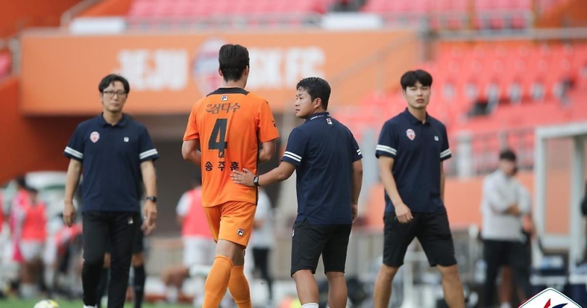 '무려 4명 퇴장' 제주, K리그 불명예 기록 썼다... 역대 한 경기 '최다 레드카드'