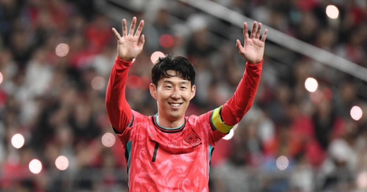 "사우디 안 갑니다" 흥민이형 대체 어떻게 참았어...맨시티 박지성, 연봉 400% 수준 계약금 유혹에 넘어갔나 "진지하게 고려 중"