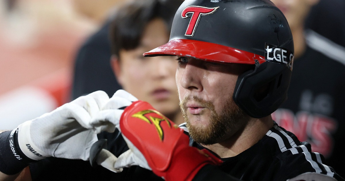 '종신 선언' 진짜네? LG 새역사 쓴 외인. 또 다른 역사를 준비한다 "도전 생각있죠"