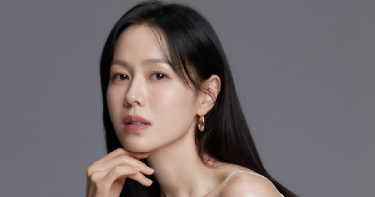 [TF인터뷰] 손예진, '어쩔수가없다'로 연 두 번째 챕터