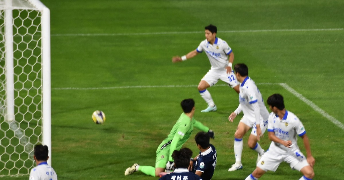 무고사 패널리틱 막아낸 구성윤의 '슈퍼세이브'