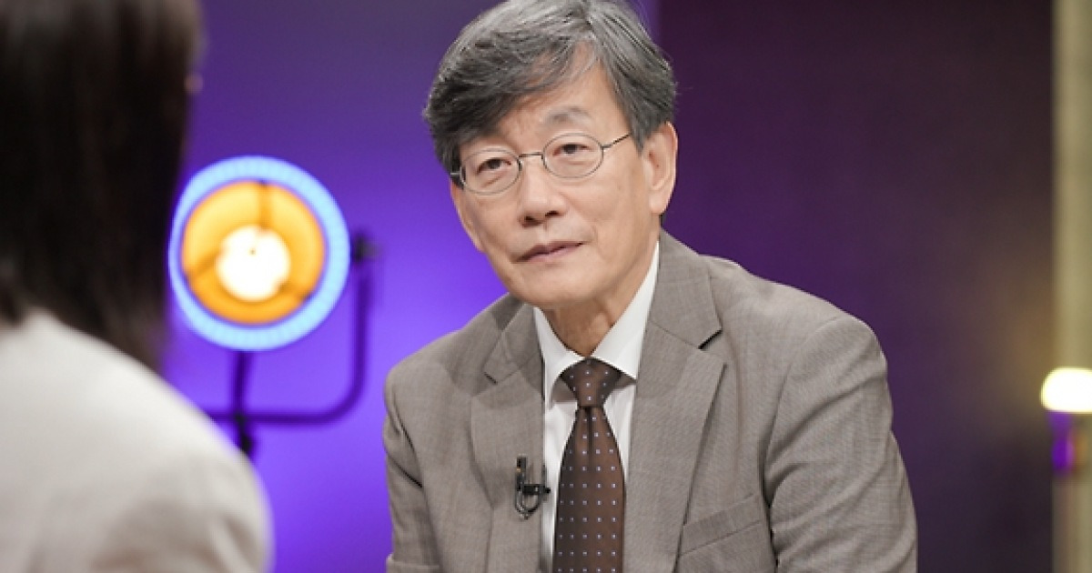 ‘신인감독’ 김연경, 손석희 만나…눈물 글썽