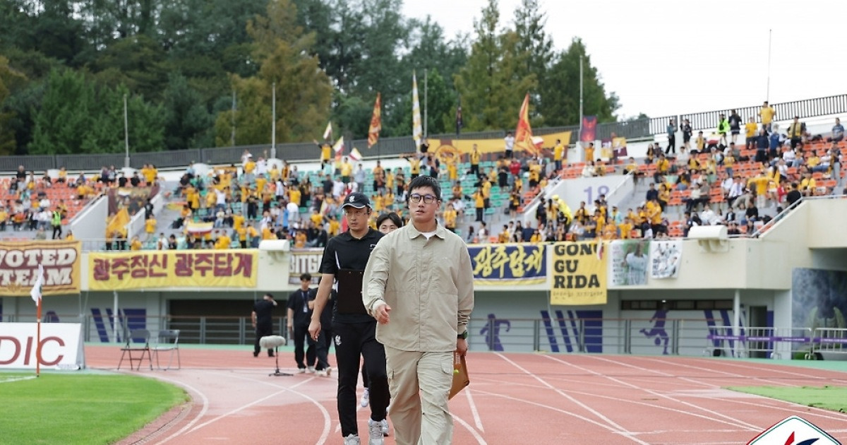"손 한 마디라도 성장하자" 이정효의 주문, 시선은 '12월 6일'로 향한다