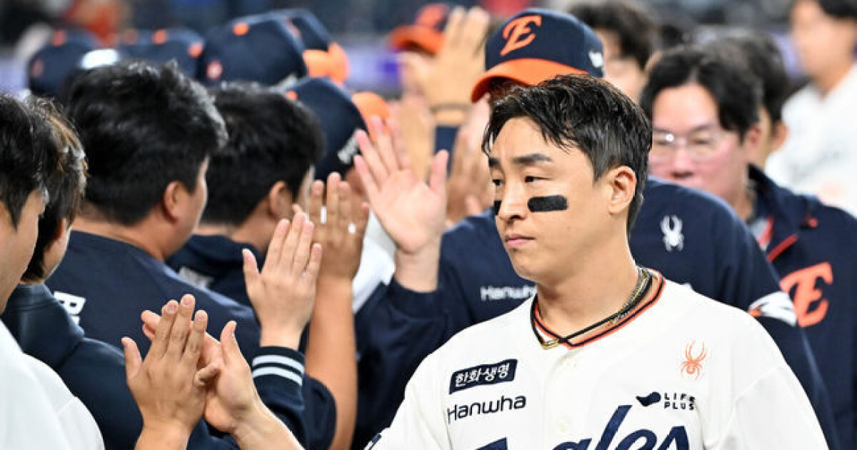 한화는 'FA' 손아섭 꼭 잡아야겠다, 부활한 노시환 때문에라도 "선배님이 옆에 있는 것만으로도…"