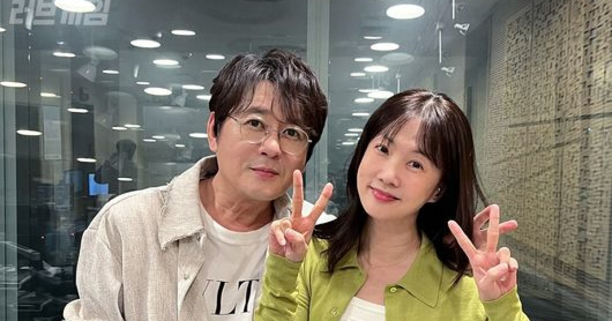 '59세' 신승훈, '54세' 박소현 어깨에 손…비현실적 투샷 '동안 끝판왕'