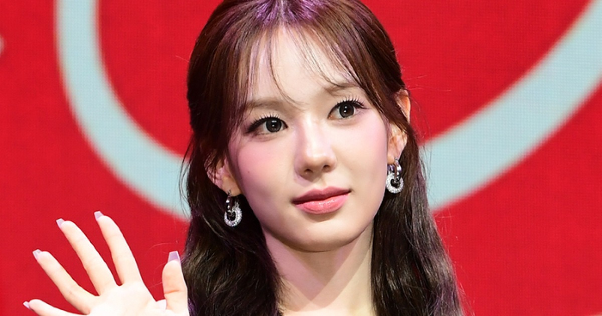 이즈나 유사랑 “윤지윤 탈퇴 후 첫 컴백? 서로의 길 응원”