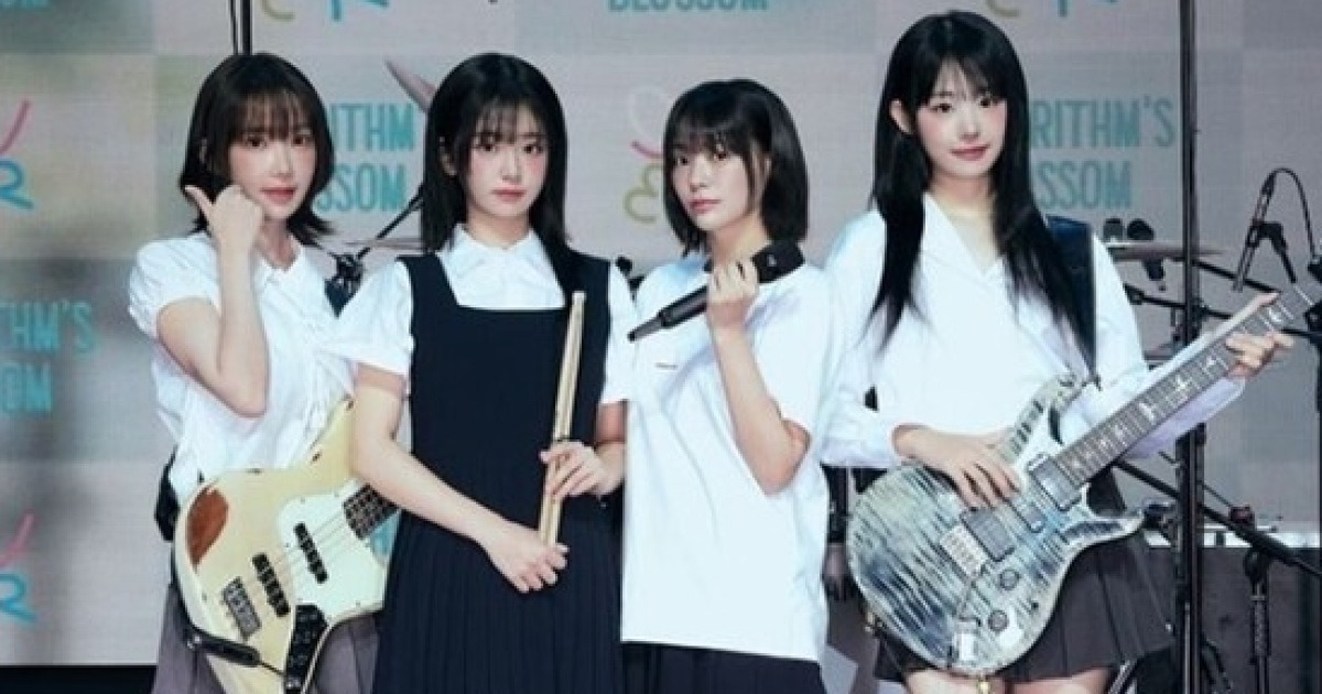 더보이즈-QWER, 응원봉 유사성 논란..중재 나선 연예 단체