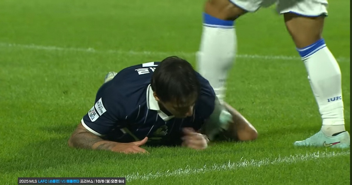 '누워 있는 선수 차도 NO 퇴장?' 수준 낮은 판정에 선수와 팀만 멍든다