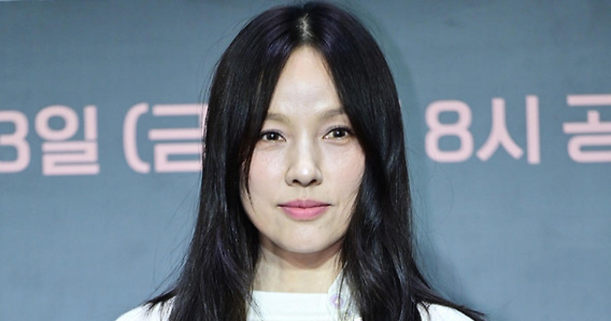 이효리, 16년 만 서바이벌 MC “전현무 김성주 보며 진행 공부”(저스트 메이크업)