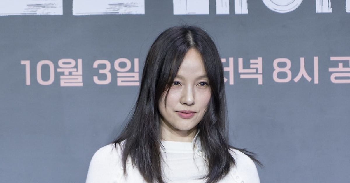 이효리, 요가→K-뷰티 ‘투트랙 컴백’…‘저스트 메이크업’ 단독 MC 진행