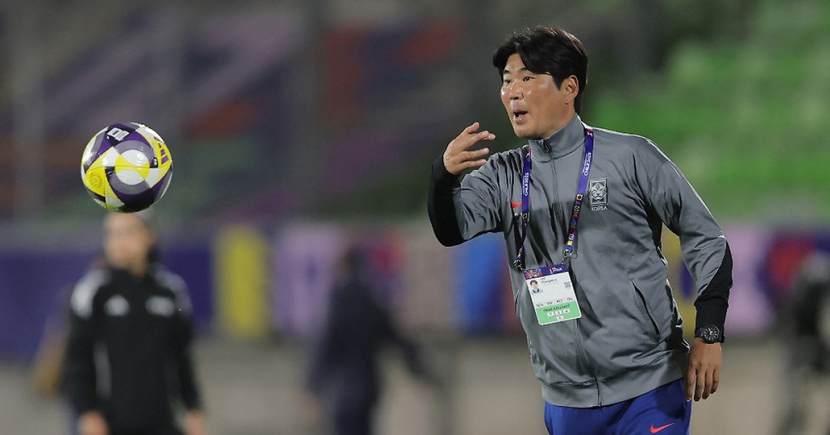 직접 비디오 판독 요청해 잡아낸 '레드카드'... U20 월드컵 '첫 도입' FVS 진풍경들