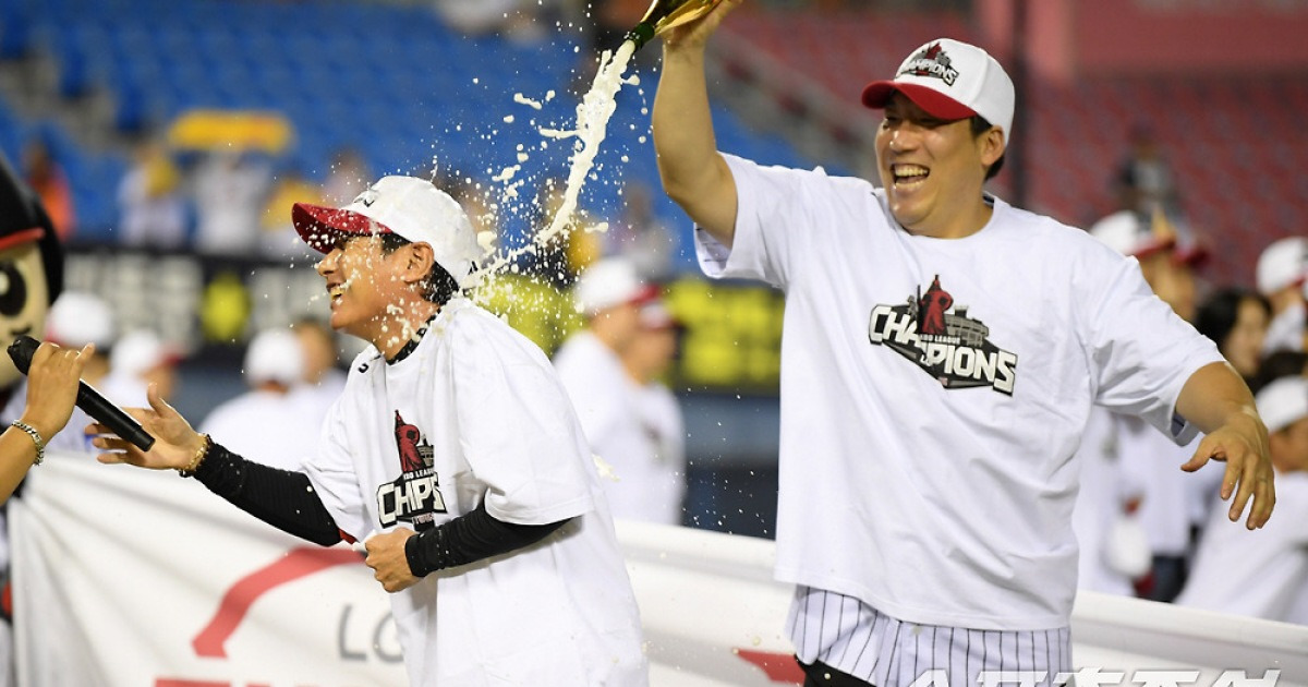 3위팀 감독도 힘 실어주는데…'역대 최초 역사' LG 감독 재계약, 여전히 신중한가