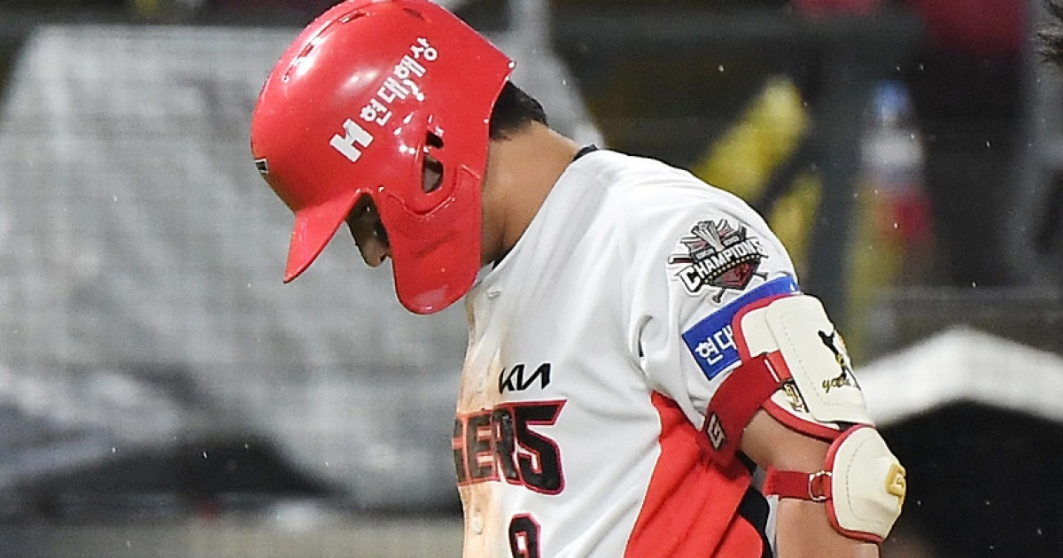 또 손가락이냐, 트라우마 생길라...KIA 윤도현, 슬라이딩 과정 부상으로 교체 [광주 현장]